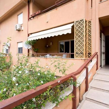 Nest Apollo Apartment Мондело Екстериор снимка