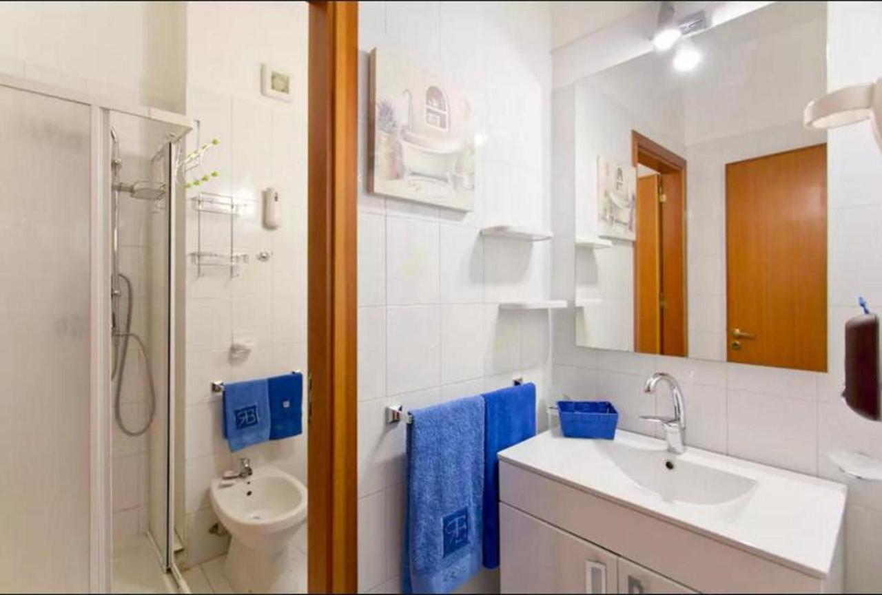 Nest Apollo Apartment Мондело Екстериор снимка