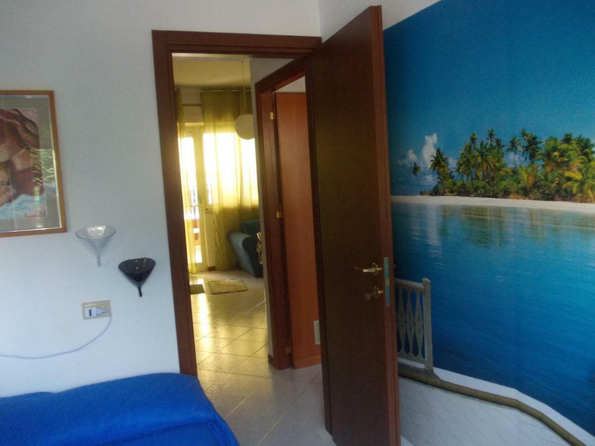 Nest Apollo Apartment Мондело Екстериор снимка